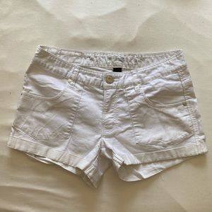 White shorts - Express size 6
